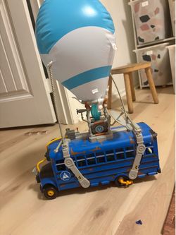 Fortnite battle bus