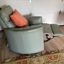 Swivel Recliner