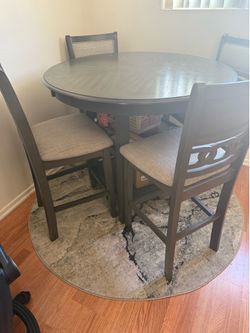 Table with 4 chairs