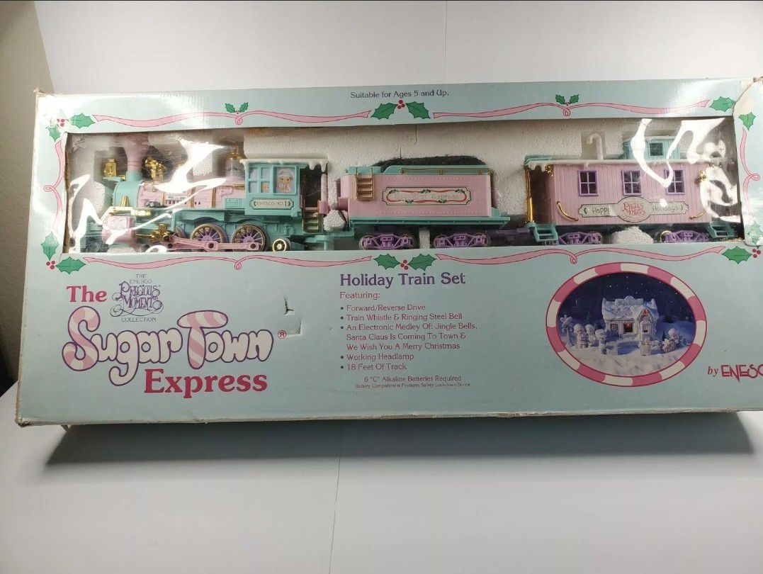 PRECIOUS MOMENTS - SUGAR TOWN Holiday Express TRAIN SET Passenger Cargo Pink