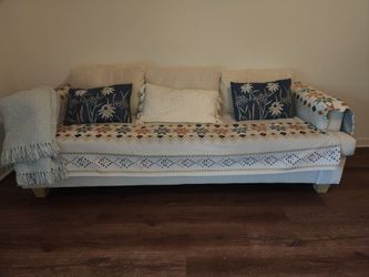 3 seater couch for Sale