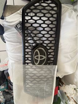 2019 Toyota Tacoma oem front grill $75