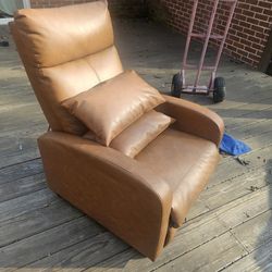 Recliner W/ 2 Pillows