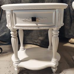 Refurbished accent Side Table