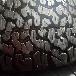 4 BFG TIRES LT27L285-70R17 