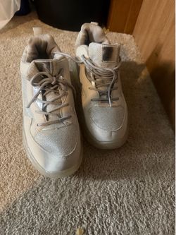 Woman shoes ~ size 9