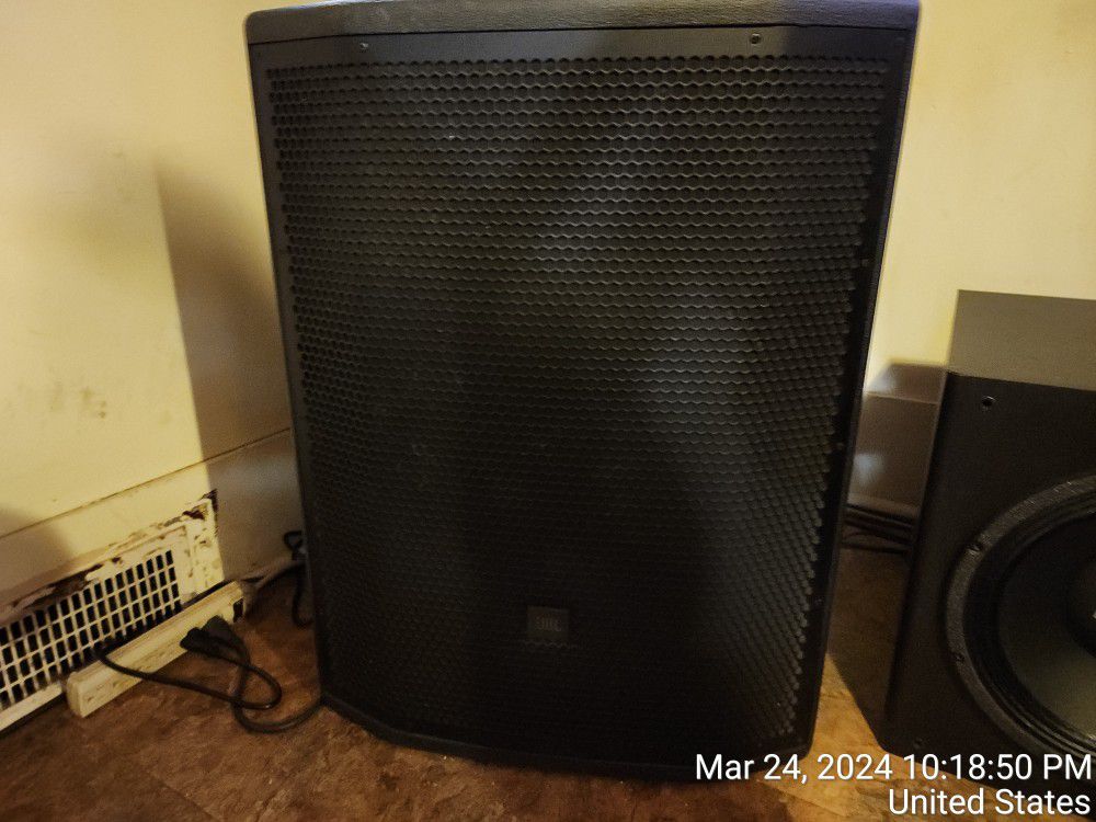 Professional Powered And Non-Powered Speakers For Sale.