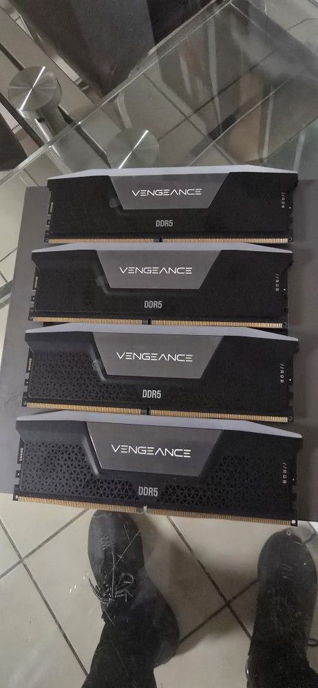 DDR5 corsair vengeance 64 GB Set 6000 Mhz 4x16 RGB