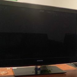  Samsung UN40B6000 LED TV Ultra-thin 40" 1080p LCD HDTV with 120Hz anti-blur technology and LED backlighting