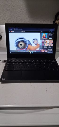 Lenovo Chrome laptop computer.  good condition.  12'6 inches screen.  ready to use it signing with your google account.