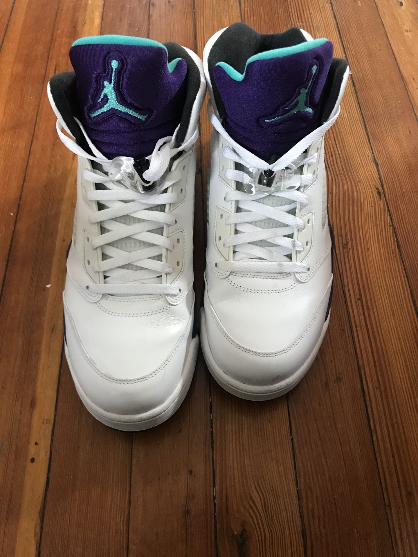 100% Authentic Air Jordan V’s Grapes sz 13