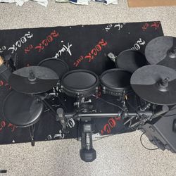 Alesis Nitro Mesh Electric Drum Set, with compatible headphone and Simmons DA2110  Advanced Drum Amp 