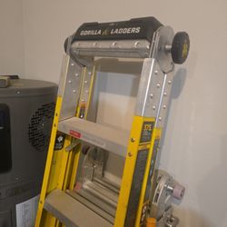 Gorilla Ladder Like New 