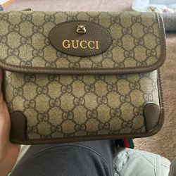 A Real Gucci Purse It Worth Near A Grand U Can Search It Up The Name Is “gg Supreme Monogram Neo Vintage Web Belt Bag Brown”