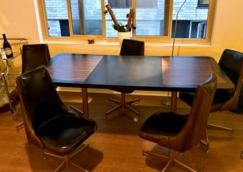 Chic MCM Dining Set / Expandable Table + 5 Swivel Chairs