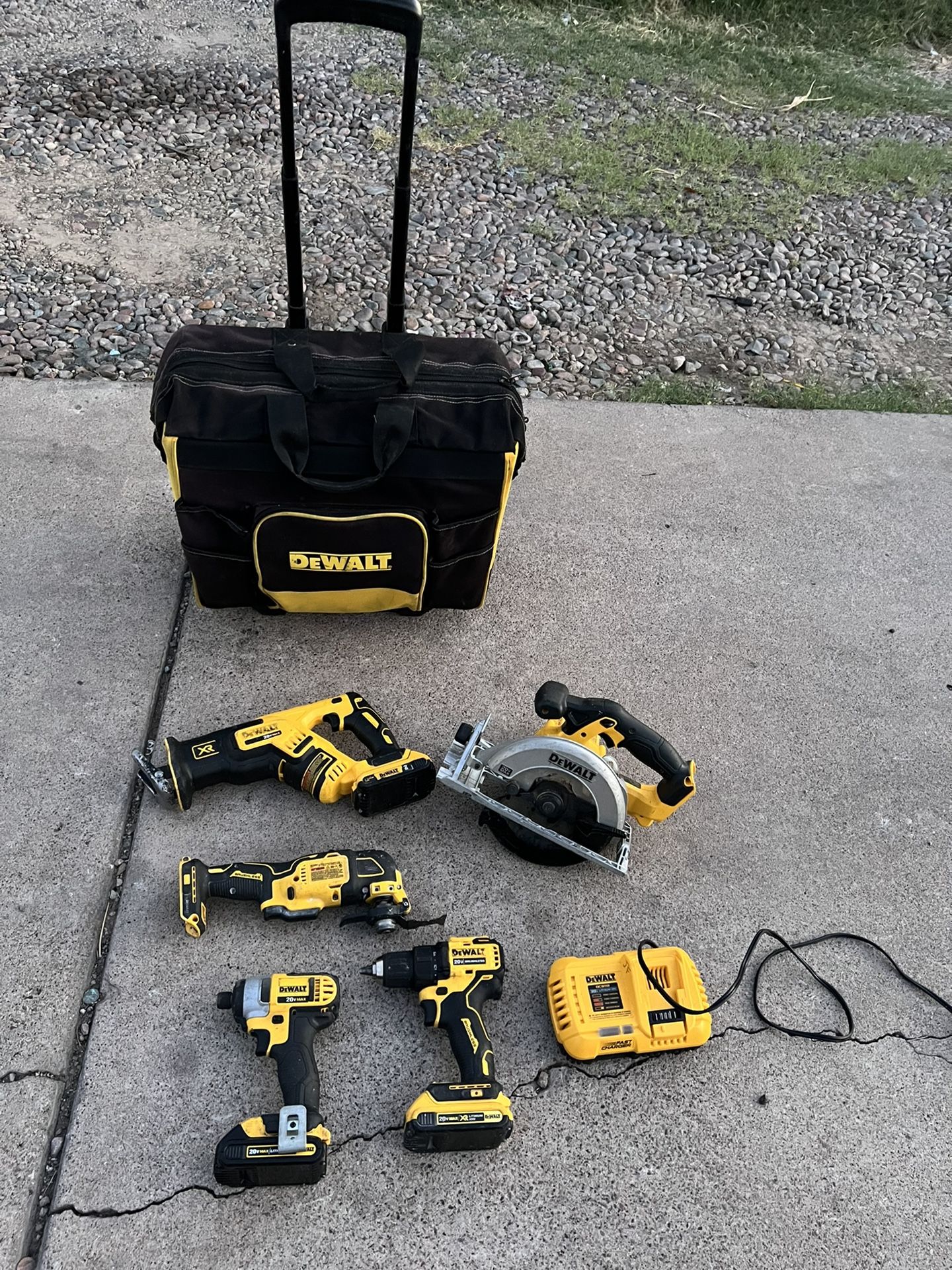 420$ For all Tools Dewalt 20volt with Bag