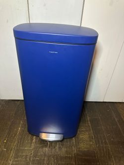 Premium 8-Gallon Step Trash Can – Navy Blue | Like New