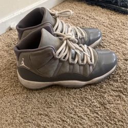 Retro 11s Cool Grey Size 7Y
