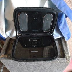 SONIC IMPACT i-F2 Portable iPod Speaker Dock with Rechargeable Battery, AUX Input & Case