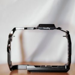 SmallRig Camera Cage for Canon EOS R, Built-in Quick Release Plate