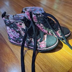 PRIMIGI Italian Shoes for Kids. Girls leather boots with laces and rose design. U.S. size 2