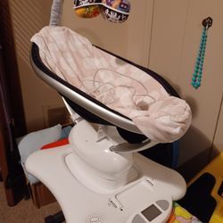MamaRoo Baby Rocker