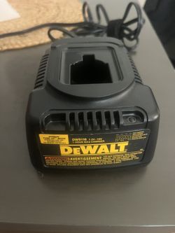 Dewalt Charger 🔌