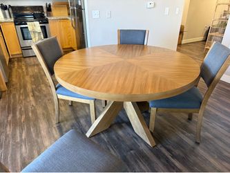 Beautiful wood dining table with 4 chairs