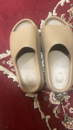 Yeezy Slide Desert Sand Size 10