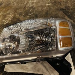 2004,05,06,07,08 Nissan Titan Left Headlight Assembly