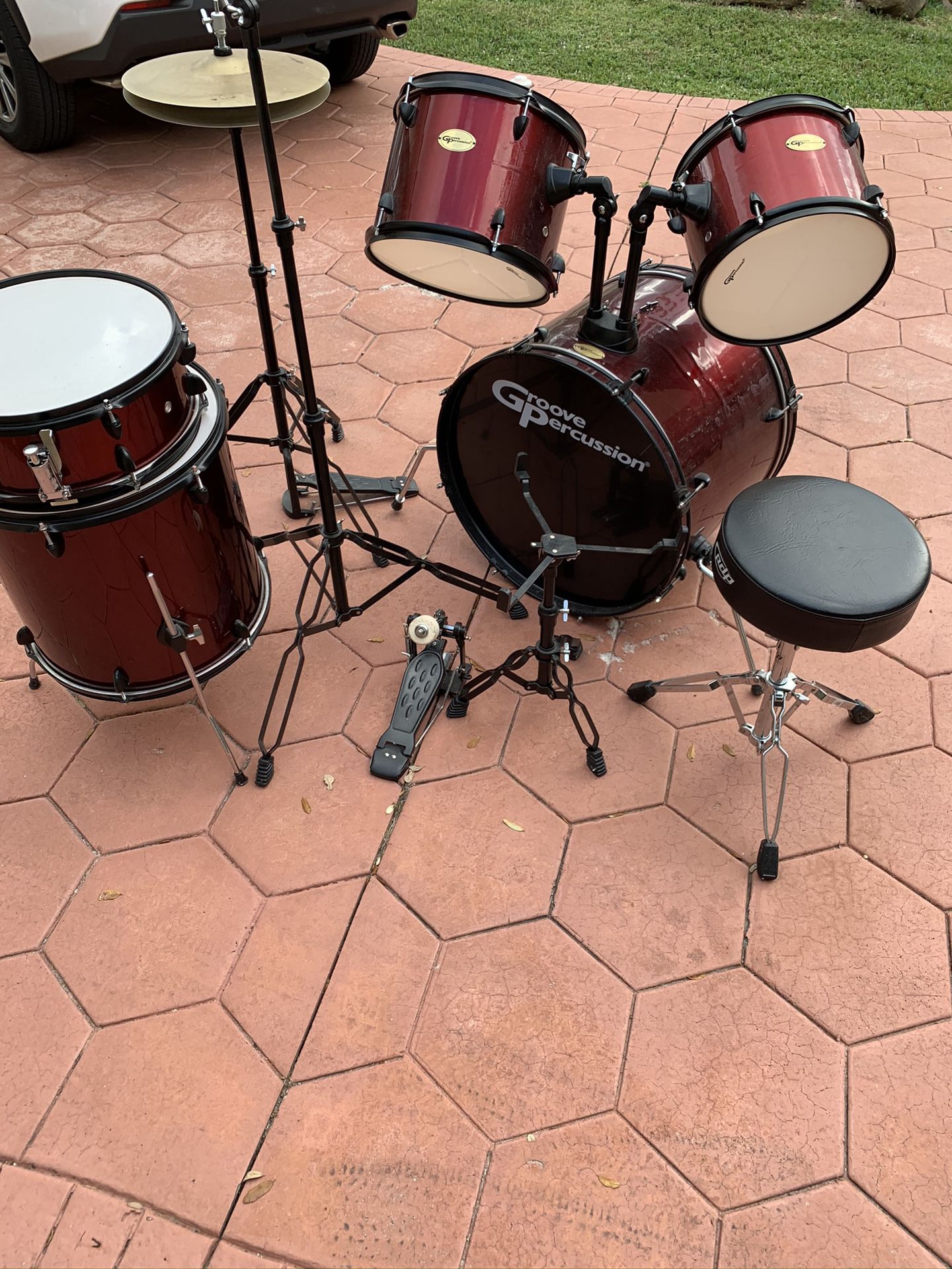 Groove Percussion drum set