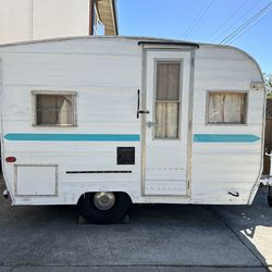 1970 Oberlin “Canned Ham” Vintage Trailer