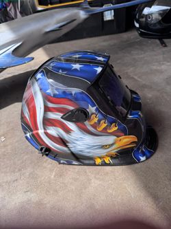 Welding helmet