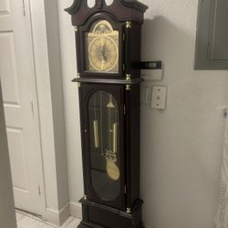 Grandfather Clock – Needs Batteries / Minor Work – Great Decor