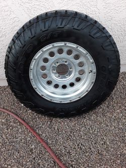Vendo solo una llanta toyo open country 35x12.50x18 la llanta esta muy buena $ 140