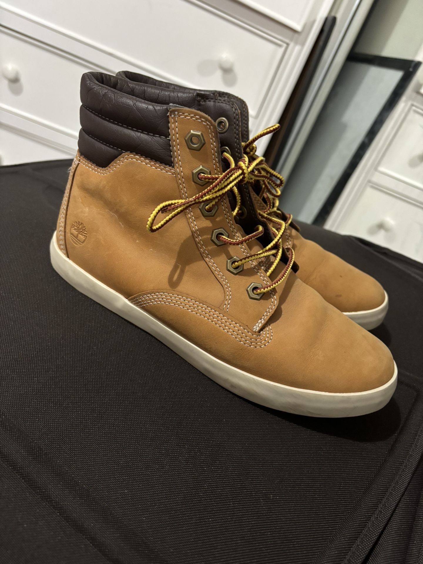 Women Timberland Sneaker Size 8