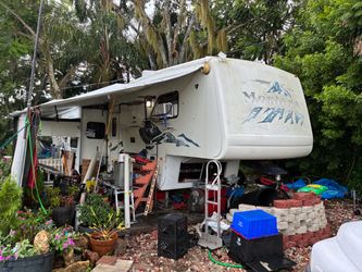 2007 Montana 5th wheel