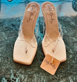 Sandals Nataly Méndez . New. Never used. Original box. Size 35