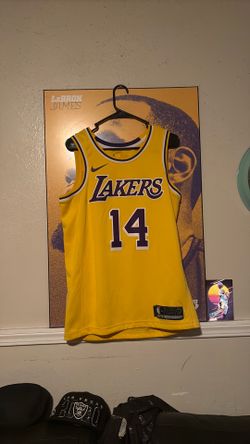 Lakers size medium