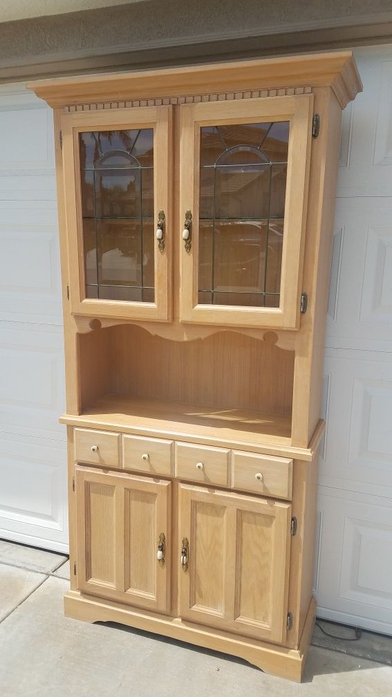 Lighted hutch