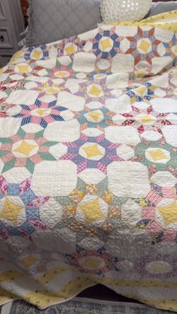1930s Touching stars vintage quilt