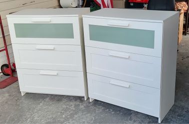 2 three drawers dresser! Use them together or separately! L31xD18xH38"each