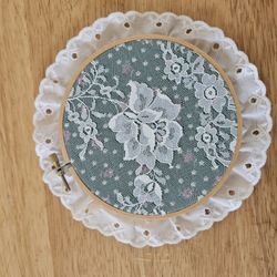 White and green floral lace embroidery hoop wall art #cottagecore #fairycore
