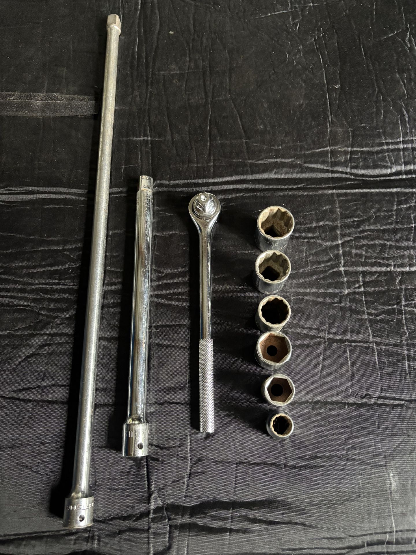 1/2" Drive Ratchet, Extensions & Sockets