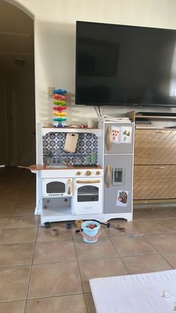 Play kitchen