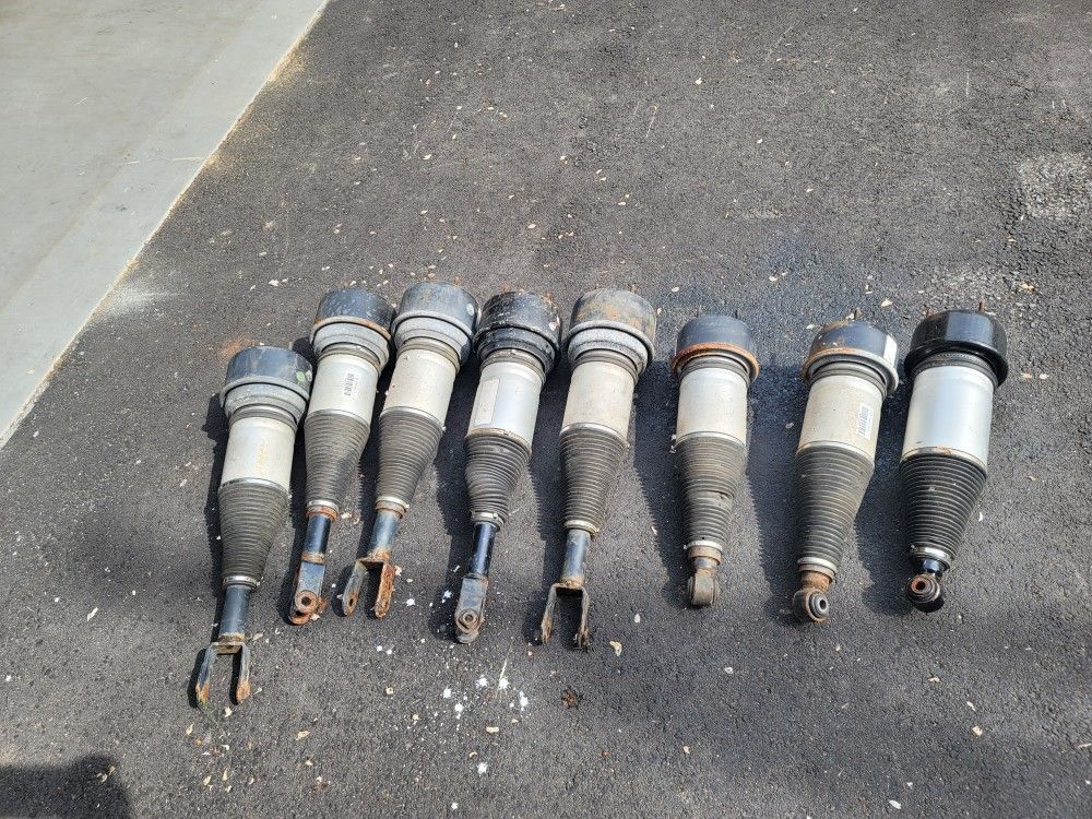 05 Jaguar XJ-8 AIR STRUTS