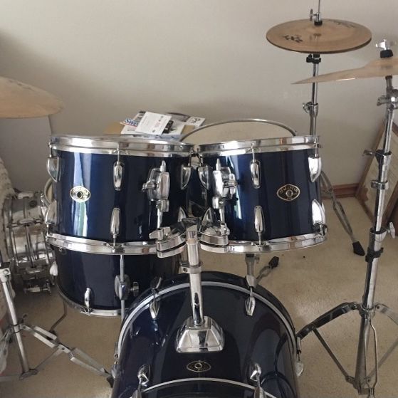 Tama Stage star 5 Piece Drum set W/ Cymbals And Hardware for Sale in