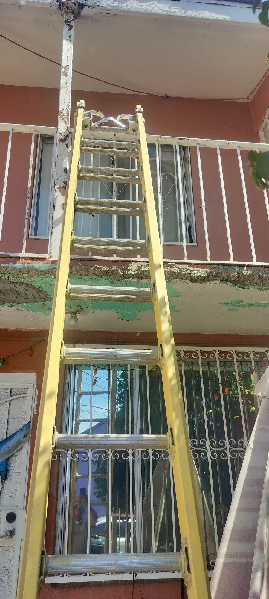 28 Foot Fiberglass Ladder