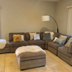 Big Sectional With 2 Ottomans