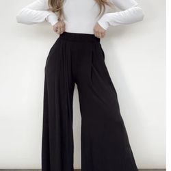 Woman's Fashion Black Wide Leg Pants Size Small New With Tags